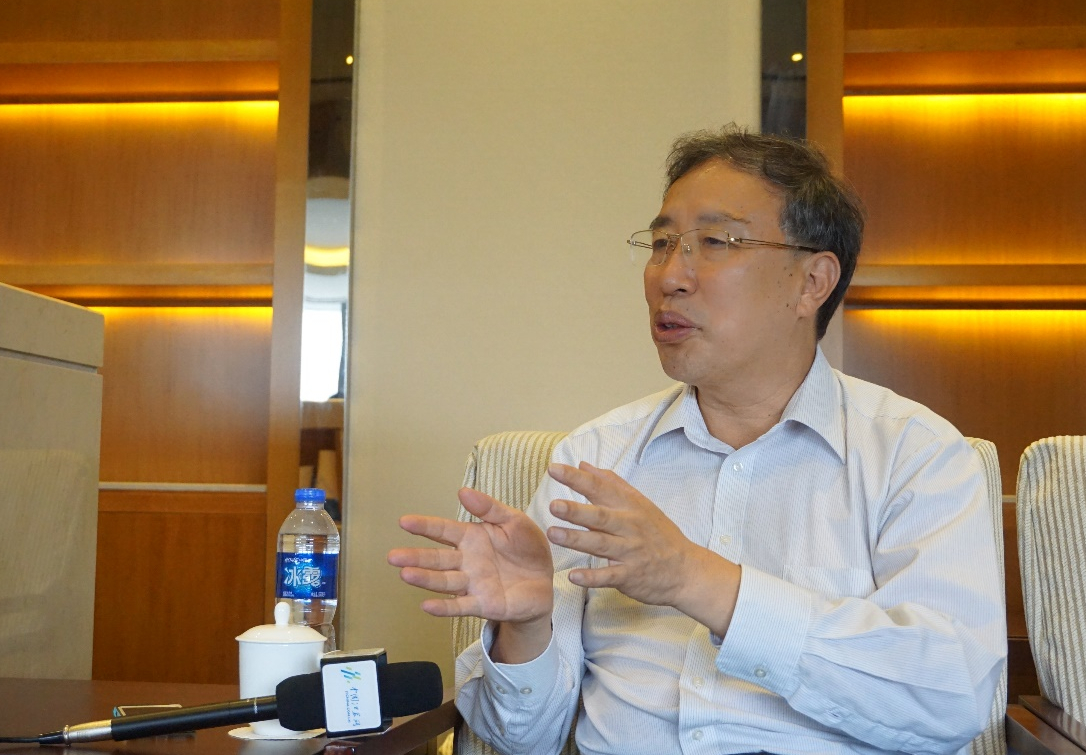 圖為嘉賓接受交匯點記者采訪。